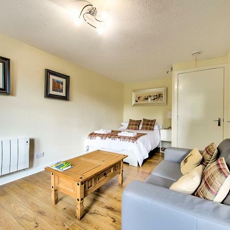 Stunning Studio Apartment Castle View エディンバラ エクステリア 写真