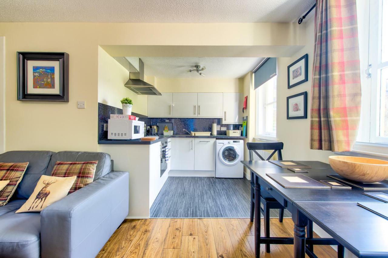 Stunning Studio Apartment Castle View エディンバラ エクステリア 写真