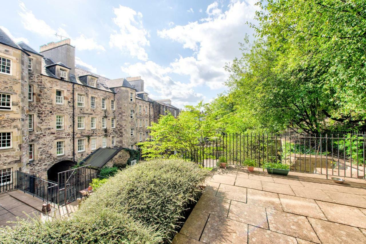 Stunning Studio Apartment Castle View エディンバラ エクステリア 写真
