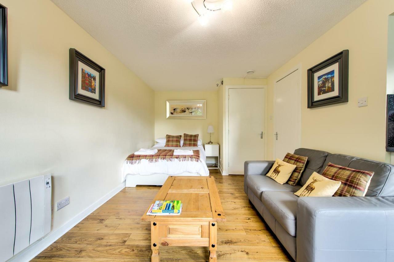 Stunning Studio Apartment Castle View エディンバラ エクステリア 写真