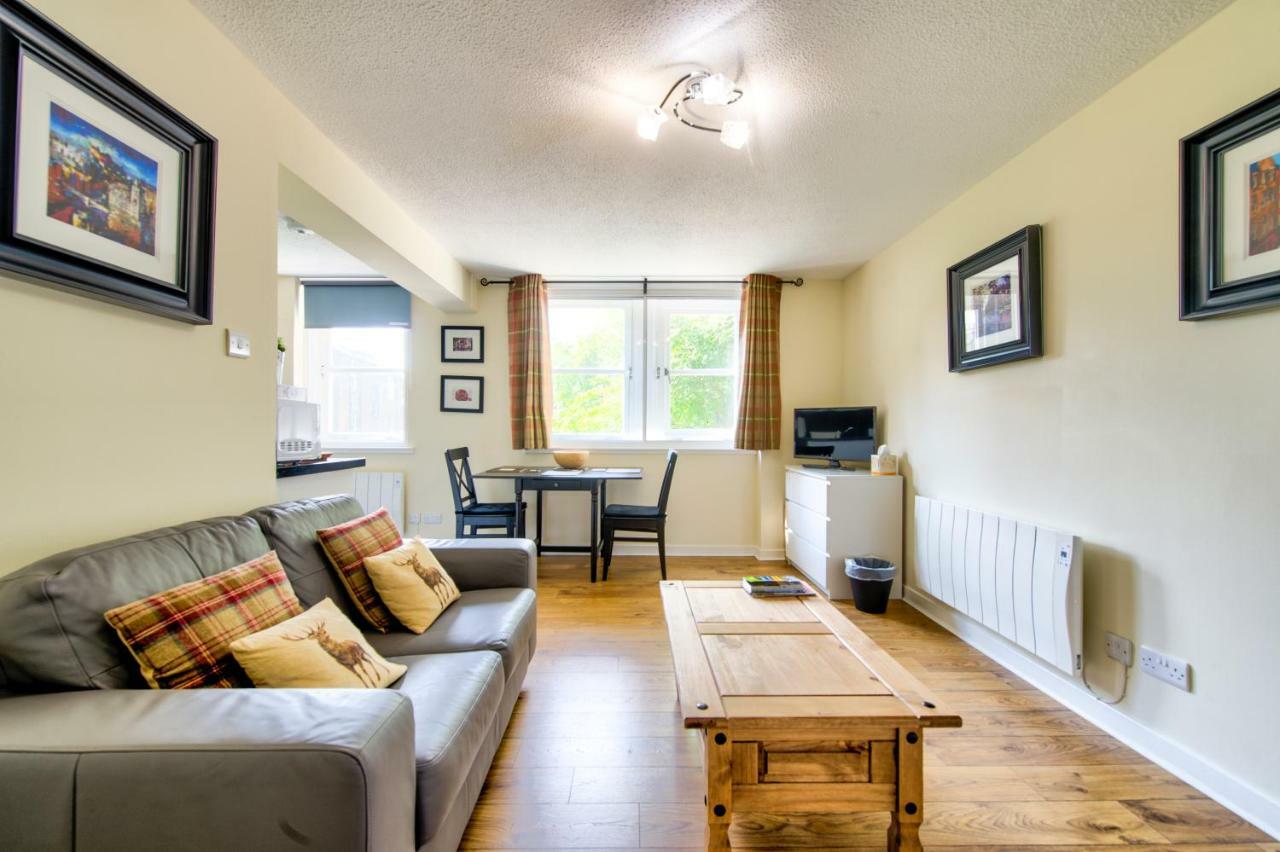 Stunning Studio Apartment Castle View エディンバラ エクステリア 写真