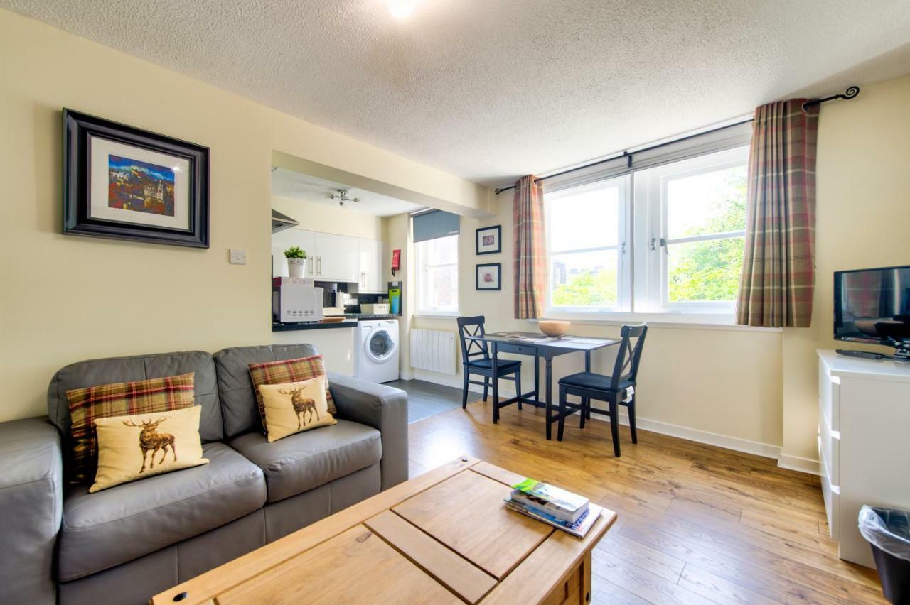 Stunning Studio Apartment Castle View エディンバラ エクステリア 写真