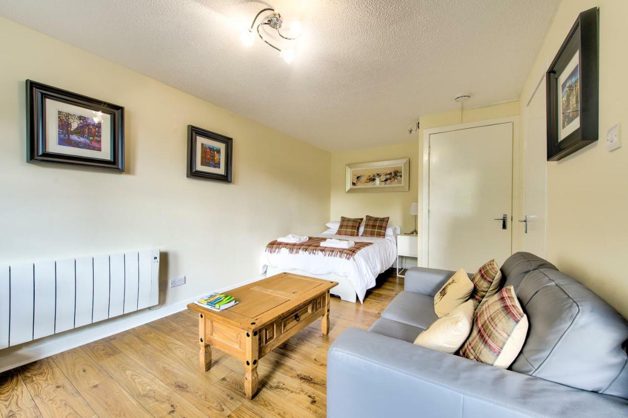 Stunning Studio Apartment Castle View エディンバラ エクステリア 写真
